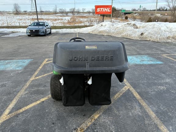 Image of John Deere X304 equipment image 3