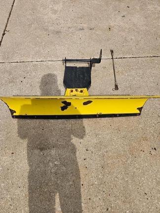 Image of John Deere X320 equipment image 1