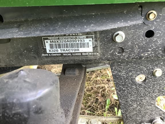 Image of John Deere X320 equipment image 3