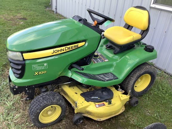2008 John Deere X320 Equipment Image0