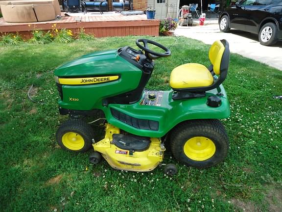 Image of John Deere X320 equipment image 1