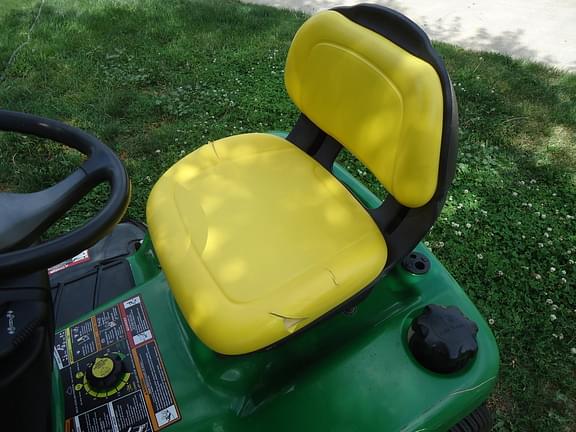 Image of John Deere X320 equipment image 3