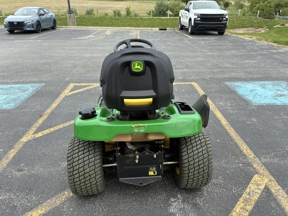 Image of John Deere X324 equipment image 3