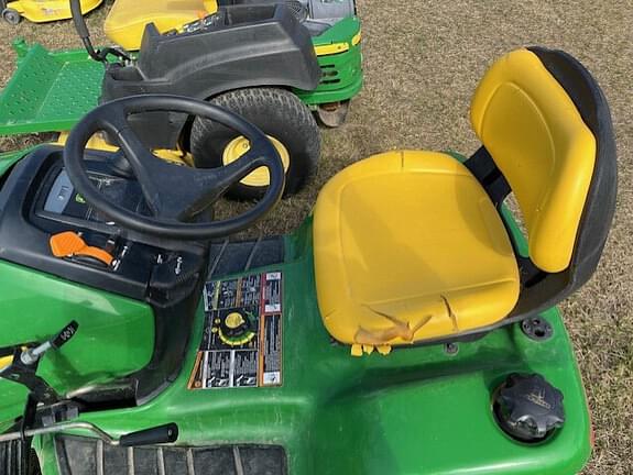 Image of John Deere X324 equipment image 3