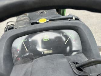 Image of John Deere X700 equipment image 4
