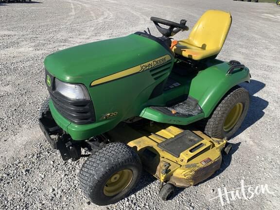 Image of John Deere X720 equipment image 1