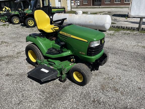 Image of John Deere X720 equipment image 2