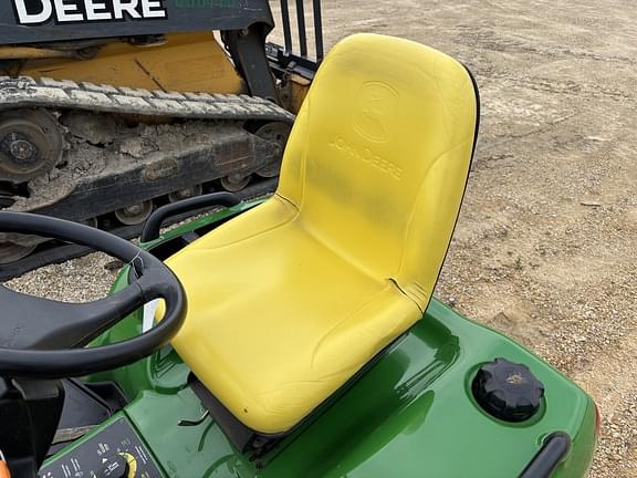 Image of John Deere X720 equipment image 4