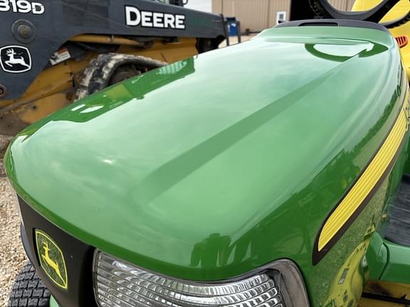 Image of John Deere X720 equipment image 1