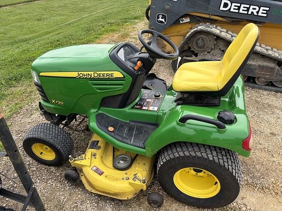 Image of John Deere X720 equipment image 3