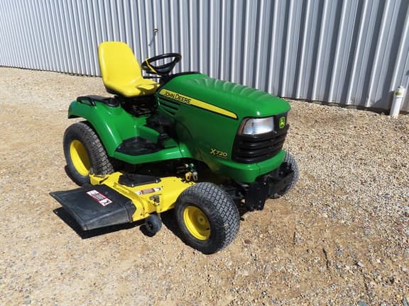 Image of John Deere X720 equipment image 3