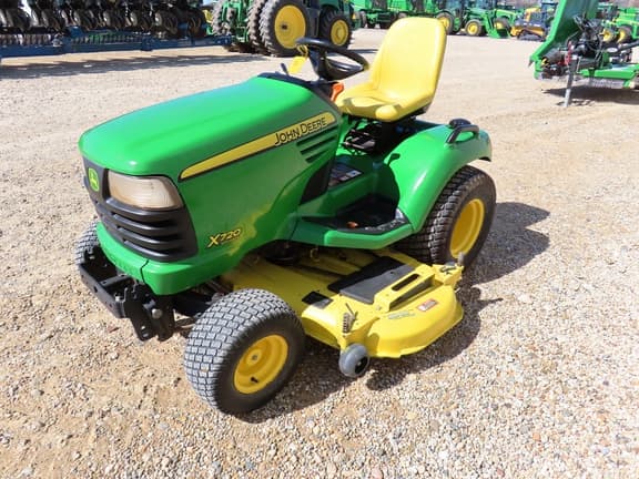 Image of John Deere X720 equipment image 4