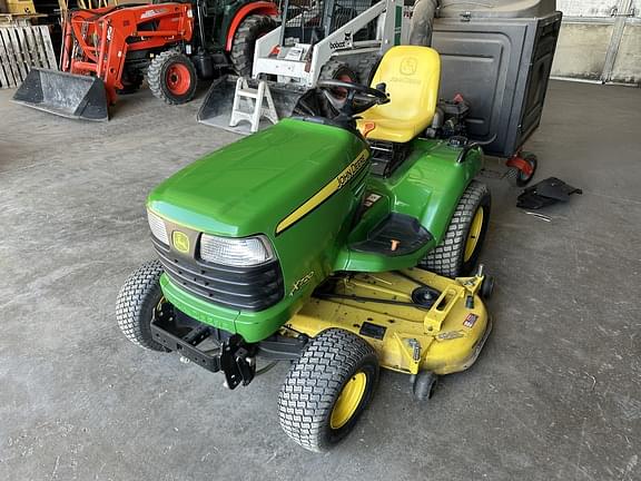 Image of John Deere X720 equipment image 1