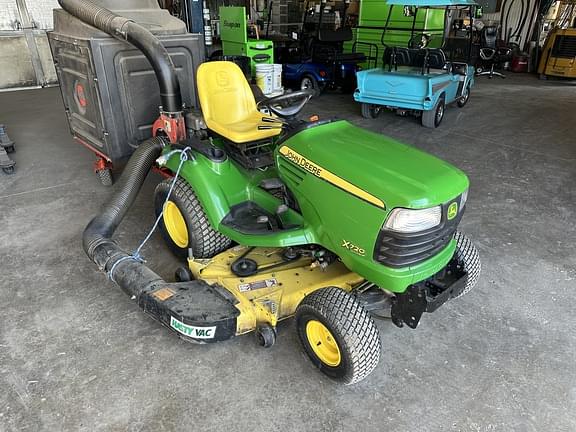 Image of John Deere X720 equipment image 2