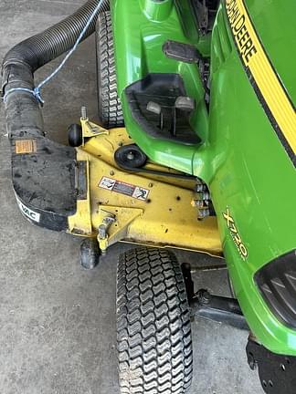 Image of John Deere X720 equipment image 4
