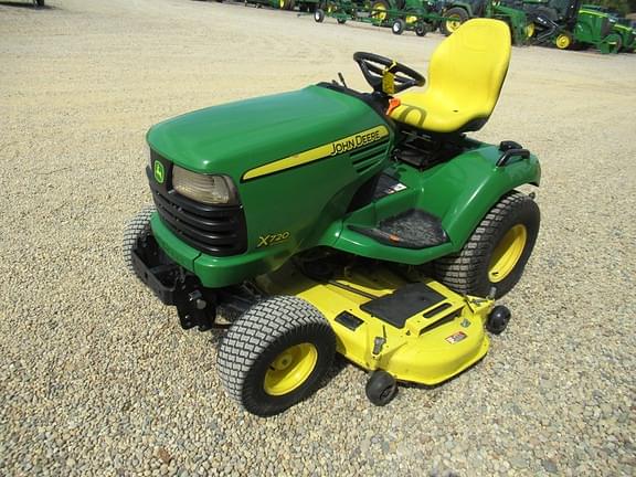 Image of John Deere X720 equipment image 4