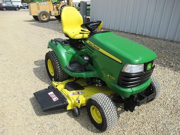 Image of John Deere X720 equipment image 3