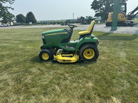 Image of John Deere X720 equipment image 2