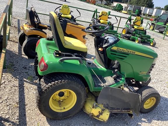 Image of John Deere X720 equipment image 2