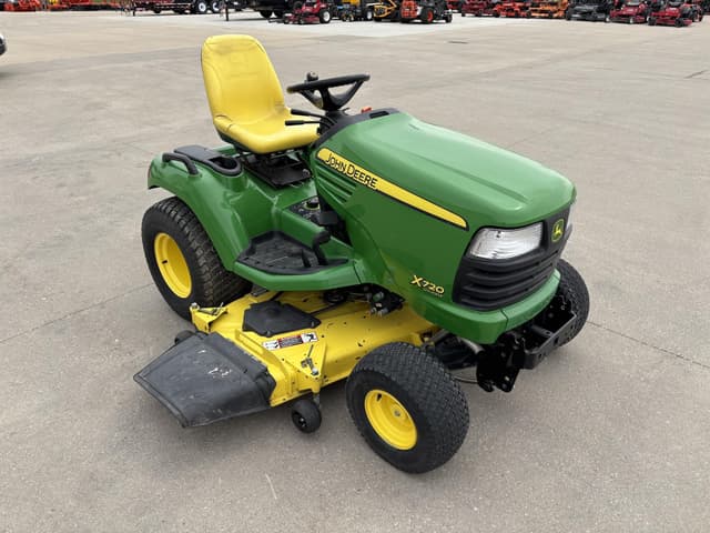 Image of John Deere X720 equipment image 3