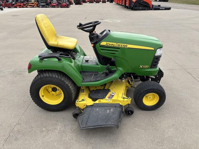 Image of John Deere X720 equipment image 4