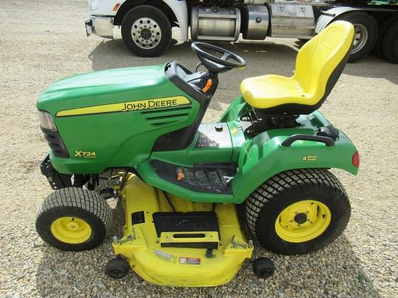 Image of John Deere X724 equipment image 4