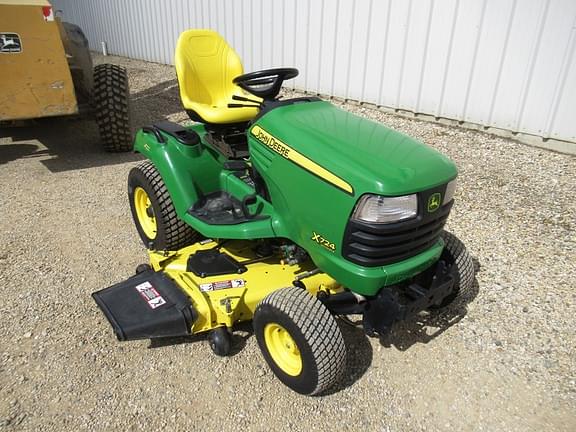 Image of John Deere X724 equipment image 2