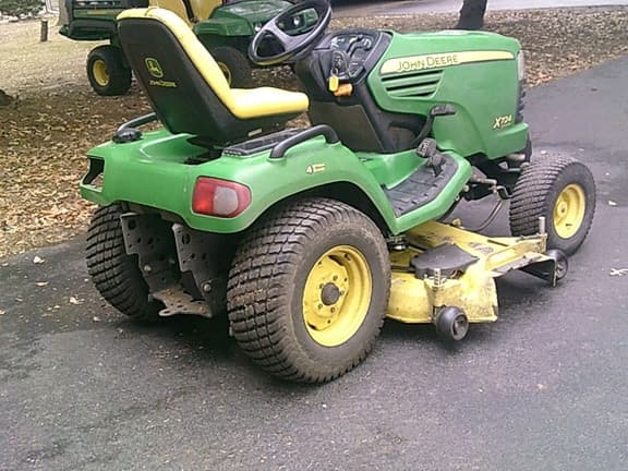 Image of John Deere X724 equipment image 2