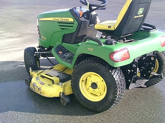 Image of John Deere X724 equipment image 3