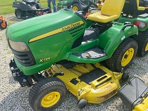 2008 John Deere X724 Image