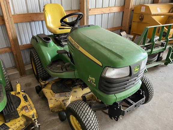 Image of John Deere X724 equipment image 1