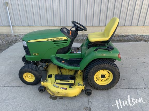 Image of John Deere X724 equipment image 2