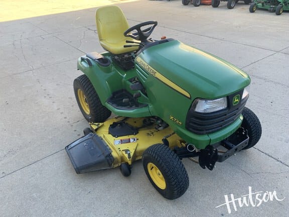 2008 John Deere X724 Equipment Image0