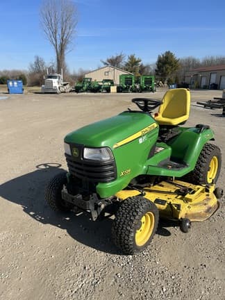 Image of John Deere X729 equipment image 1