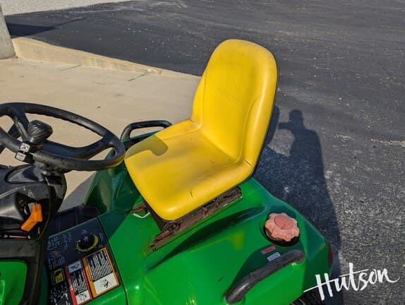 Image of John Deere X740 equipment image 4
