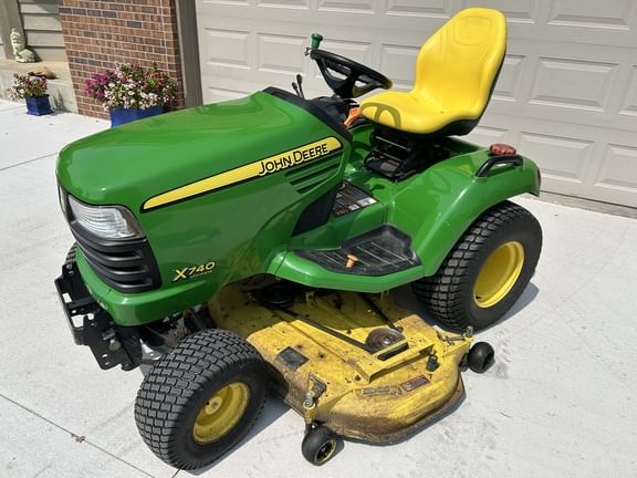 2008 John Deere X740 Equipment Image0