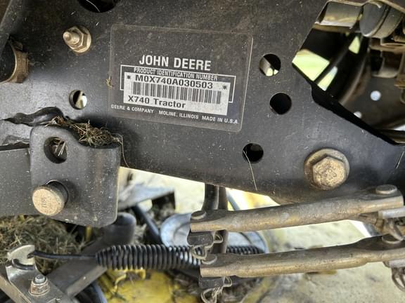 Image of John Deere X740 equipment image 4