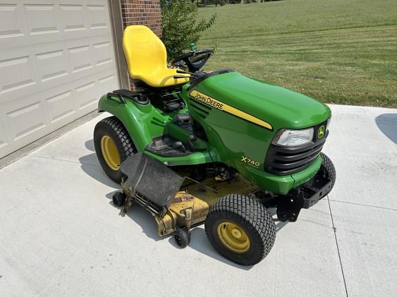 Image of John Deere X740 equipment image 1