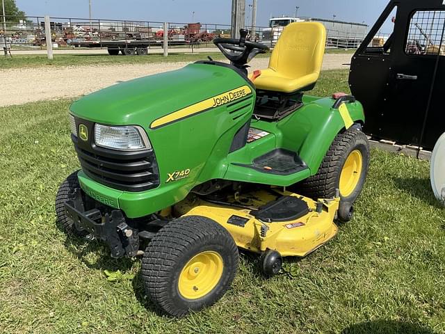 Image of John Deere X740 equipment image 1