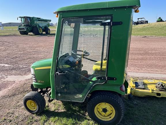 Image of John Deere X744 equipment image 1