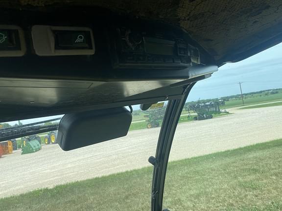 Image of John Deere Gator XUV 620i equipment image 1