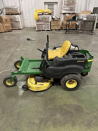 Image of John Deere Z225 equipment image 1