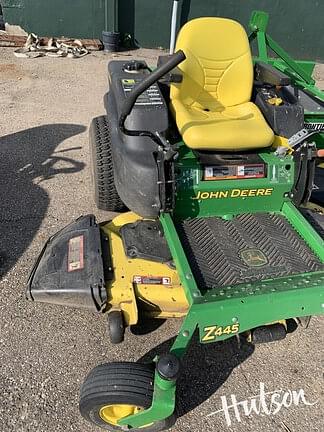 Image of John Deere Z445 Primary image