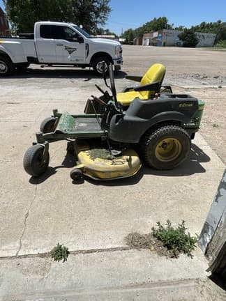 Image of John Deere Z445 equipment image 1