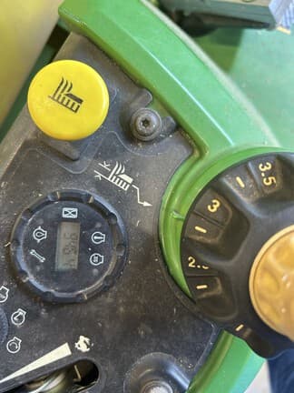 Image of John Deere Z810A equipment image 4