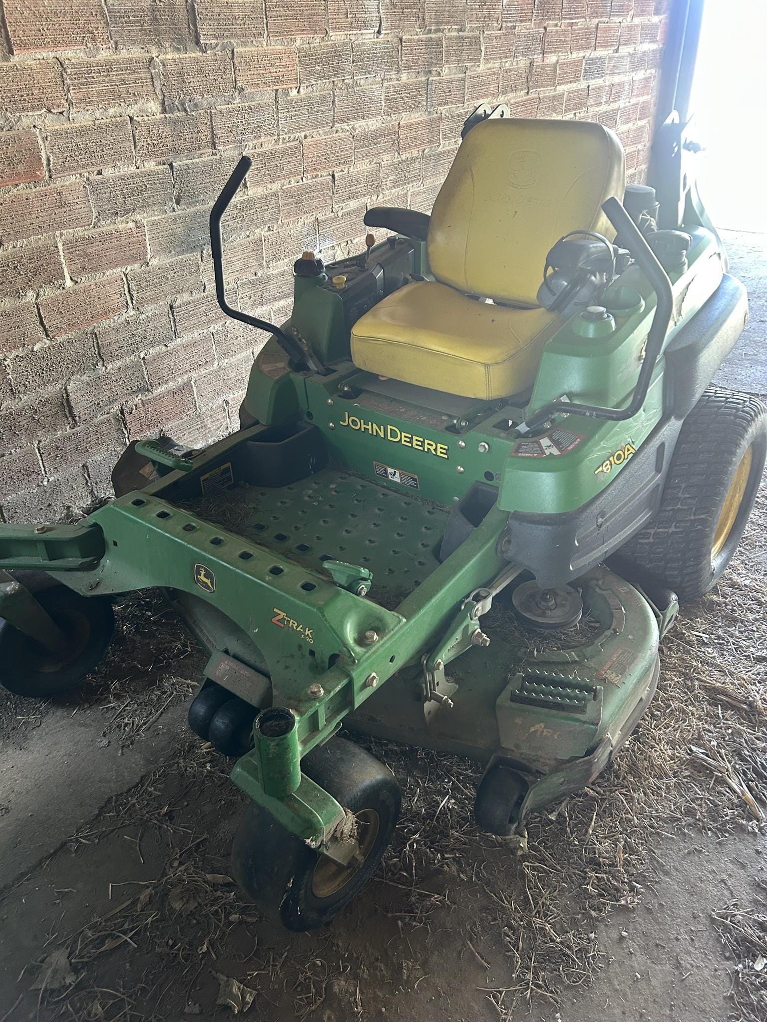 2008 John Deere Z810A Equipment Image0