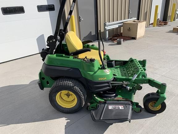 Image of John Deere Z810A equipment image 2