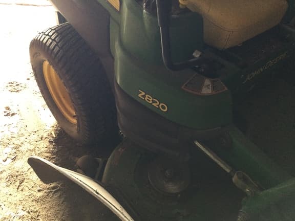 Image of John Deere Z820A equipment image 4
