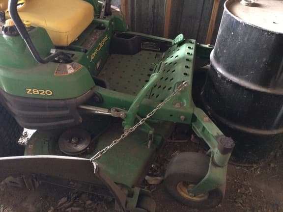 Image of John Deere Z820A equipment image 3