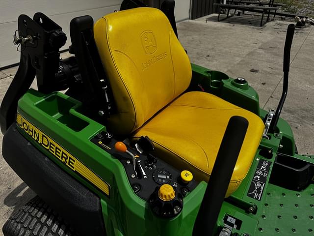 Image of John Deere Z820A equipment image 4